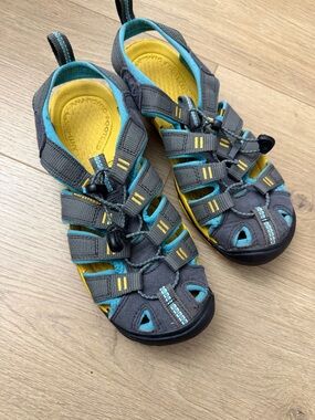 Keen size 6 women’s  Gray and Teal Outdoor Sandals waterproof